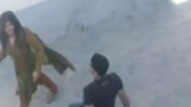شاعر المليون مع تمريرة القاطرة مما يجعل كريستي آن افلام اكشن جنسيه جذابة